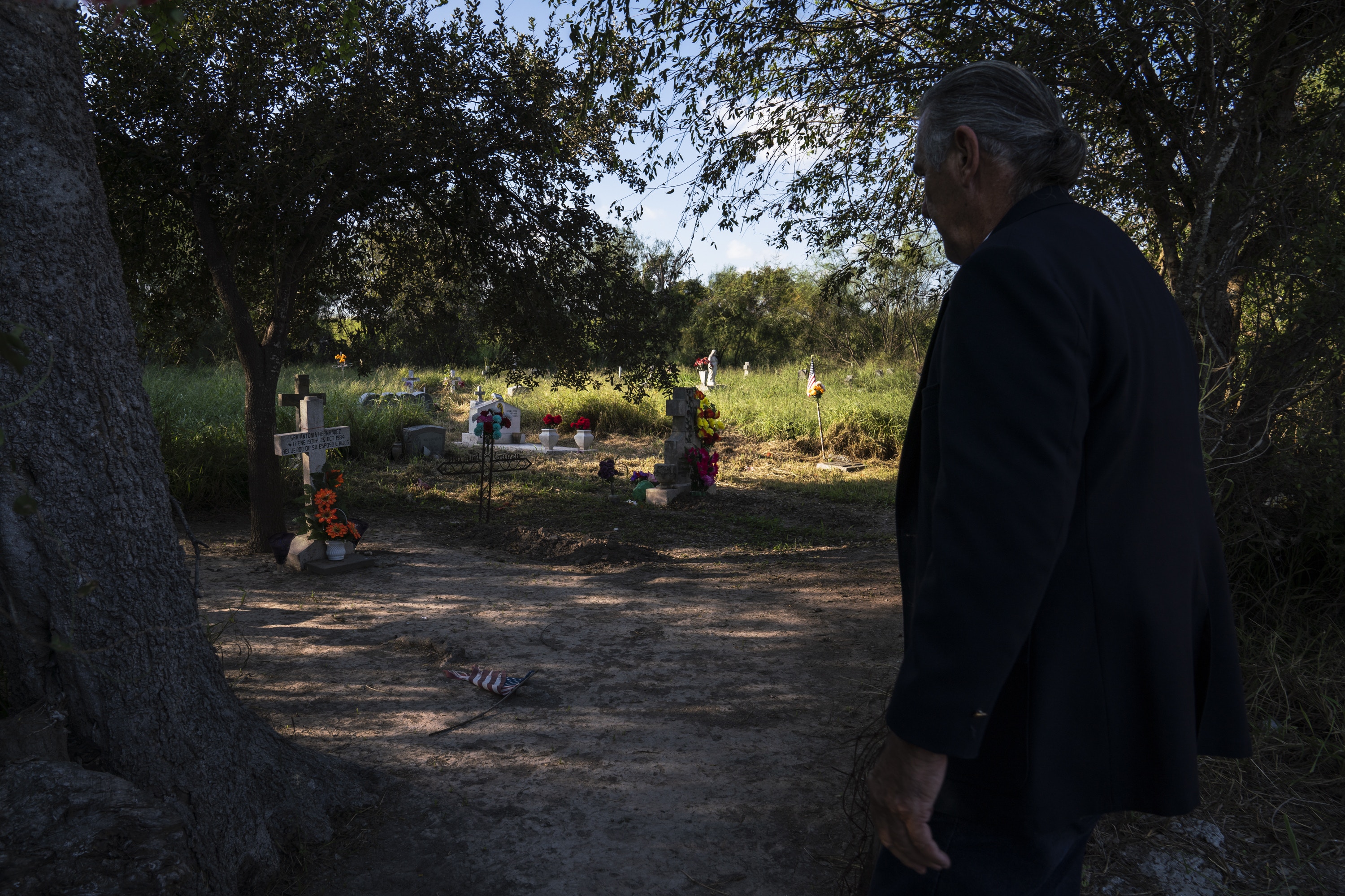 Ramiro Roberto Ramírez’s walks into Eli Jackson Cemetery where his ancestors are buried in San Juan, Tex. on Nov. 6, 2018. The new proposed wall would leave this property on the south side of it. Photo: Verónica G. Cárdenas for The Intercept